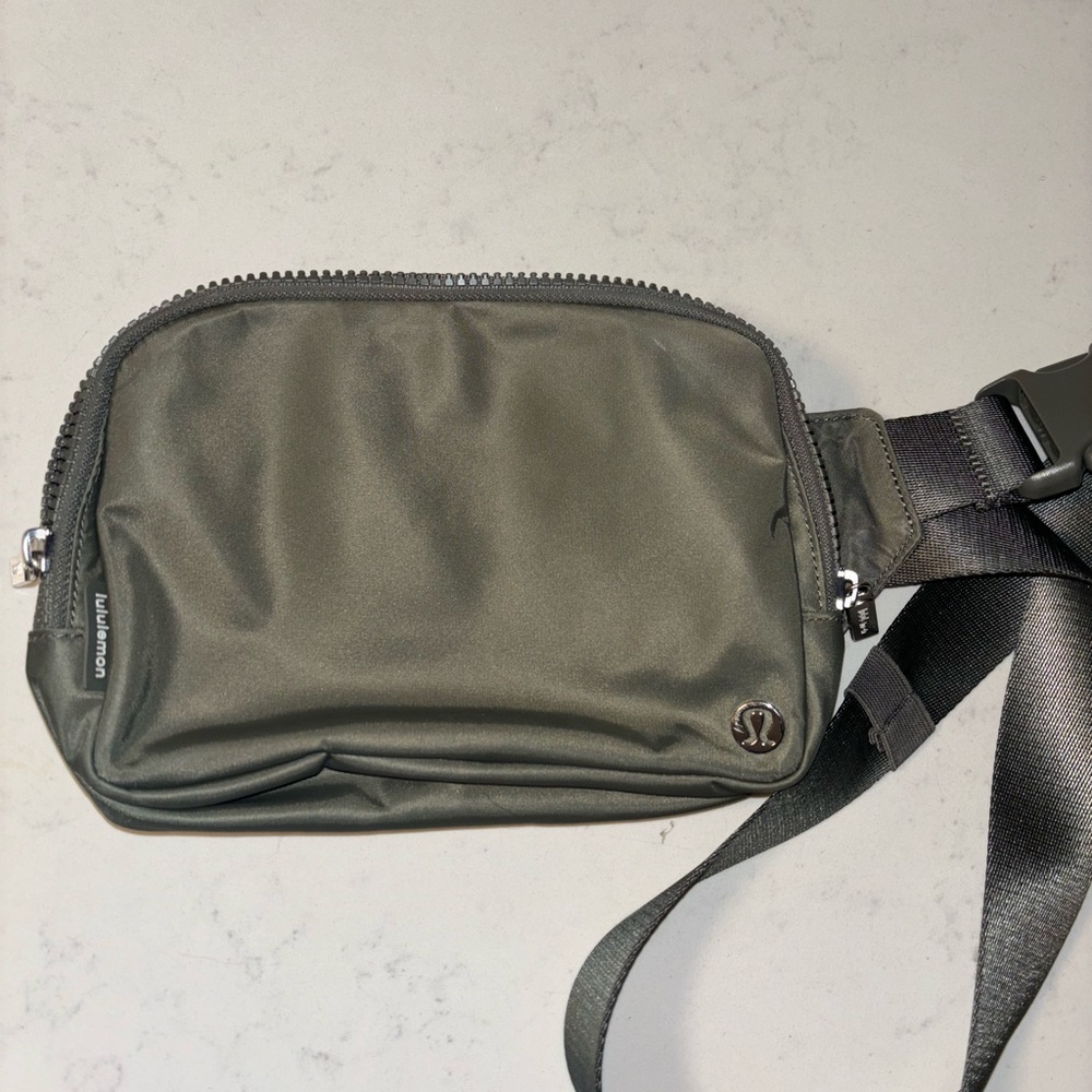 LULULEMON BELT BAG 2L New Olive Green